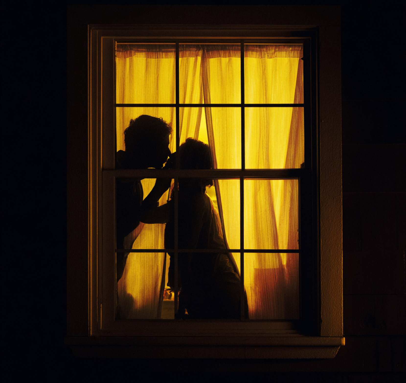 Couple kissing as part of Sonder Yaletown